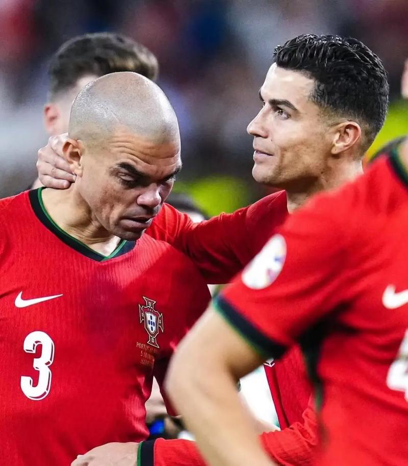 开云体育下载-佩佩用C罗捆绑马拉多纳和贝利，来讨论世界杯！