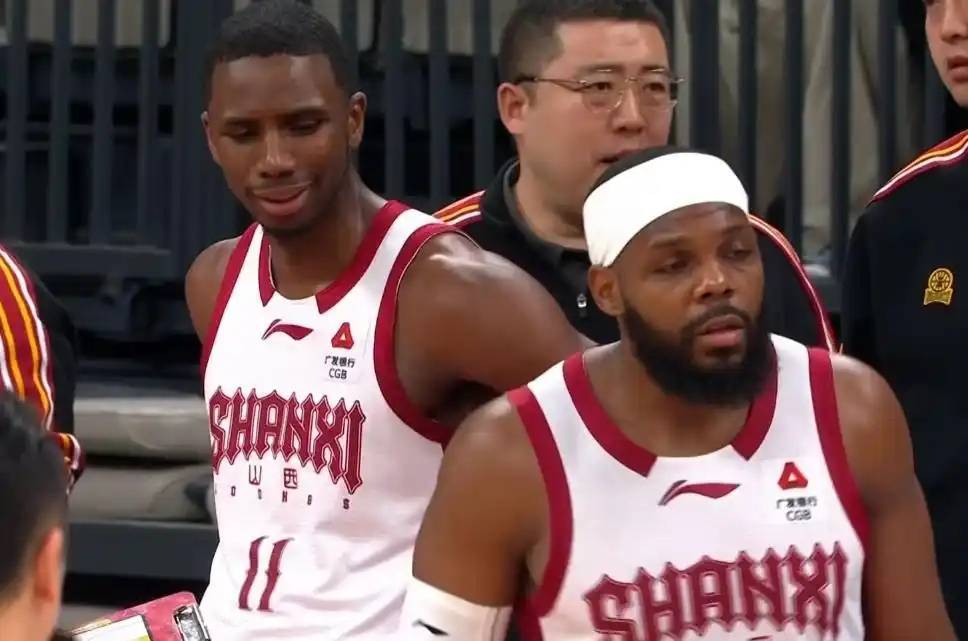 kaiyun-疯狂一夜！一场比赛7技犯，深圳击溃山西，前CBA冠军惨遭18连败